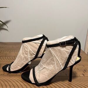 Jessica Simpson Black and Cream Heels